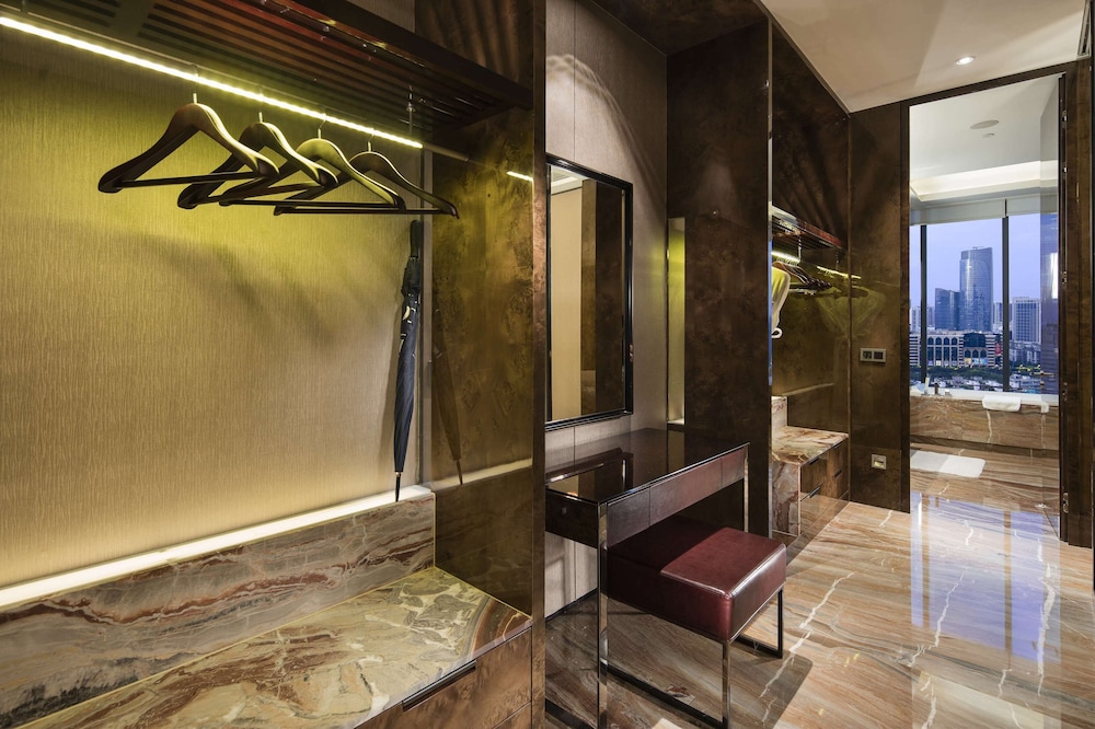 Hilton Guangzhou Tianhe 6/79