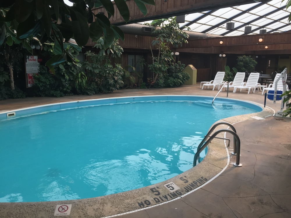 Greenfield Inn and Suites Elizabethtown KY I65 Exit 94 3/62
