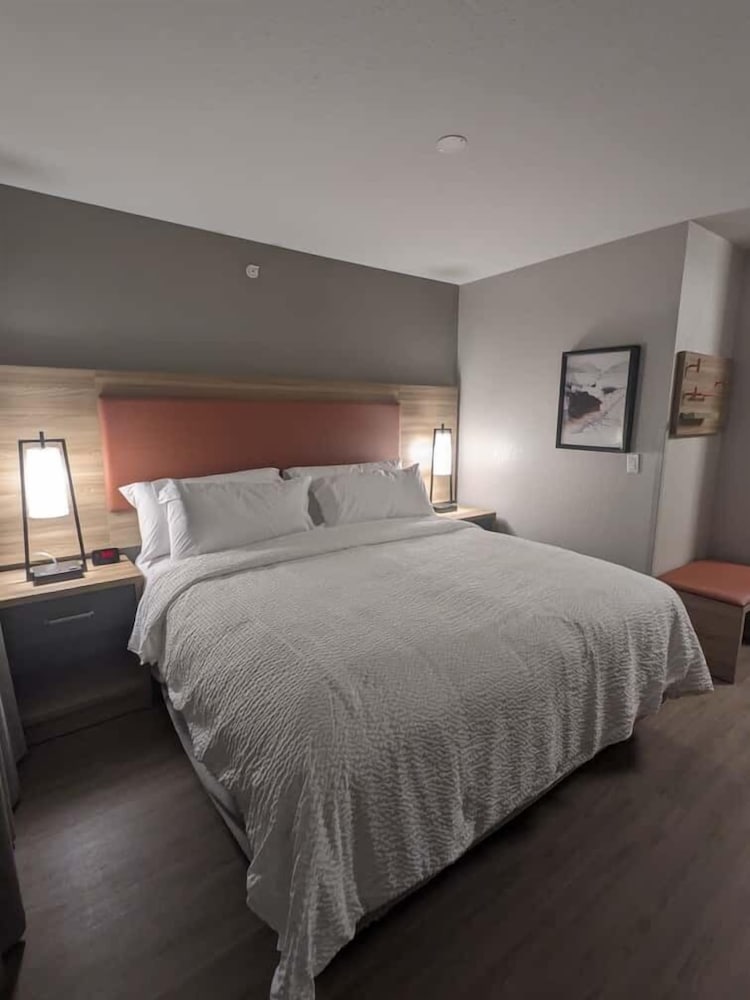 STUDIO, SUITE, KING BED, ACCESSIBLE