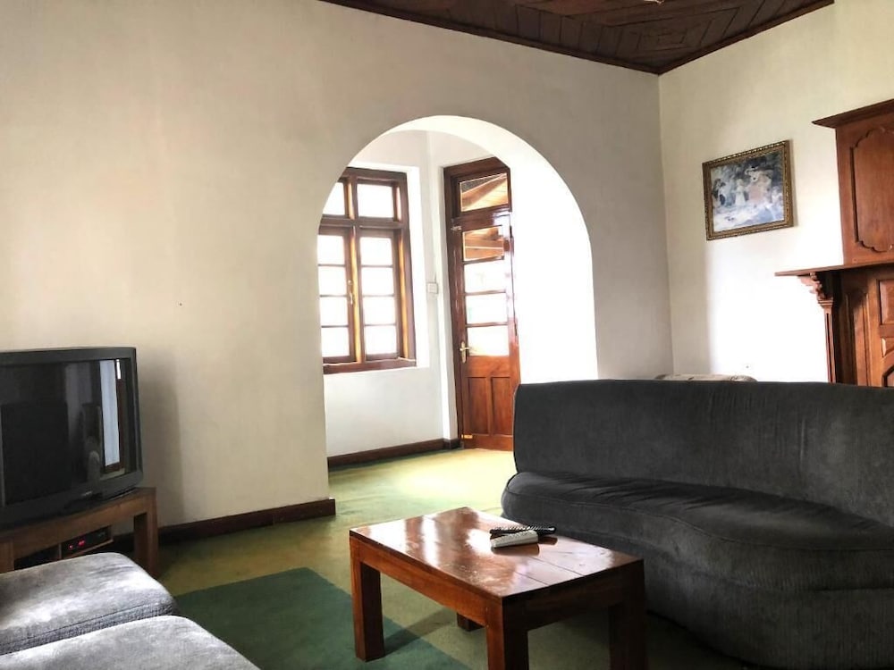 Tea Bush Hotel 32/71