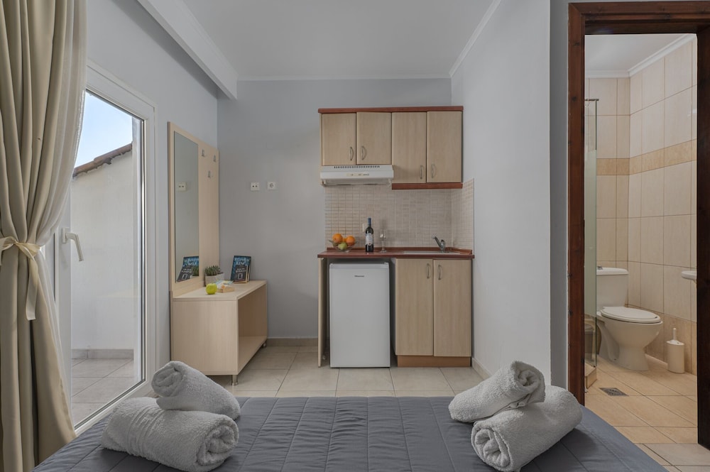 Adonis Hotel 34/35