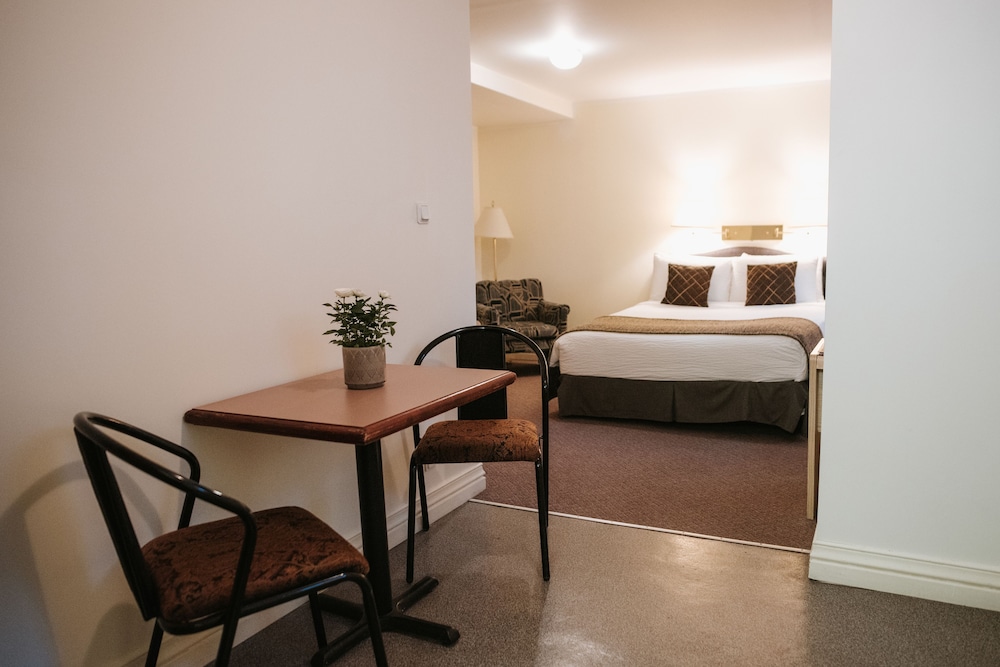 Airport Hotel Mara 41/54