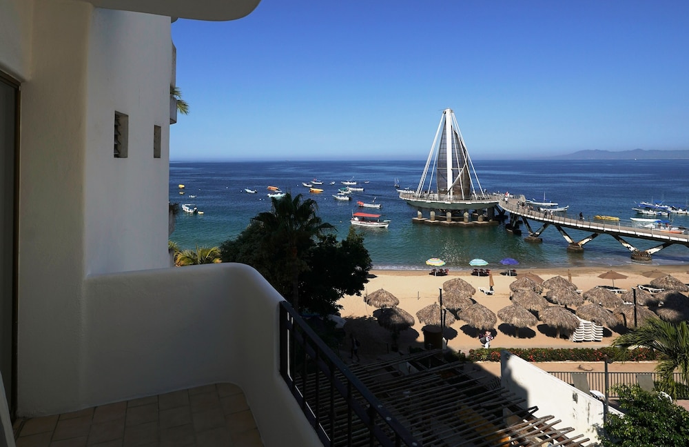 Emperador Vallarta Beachfront Hotel and Suites 66/74