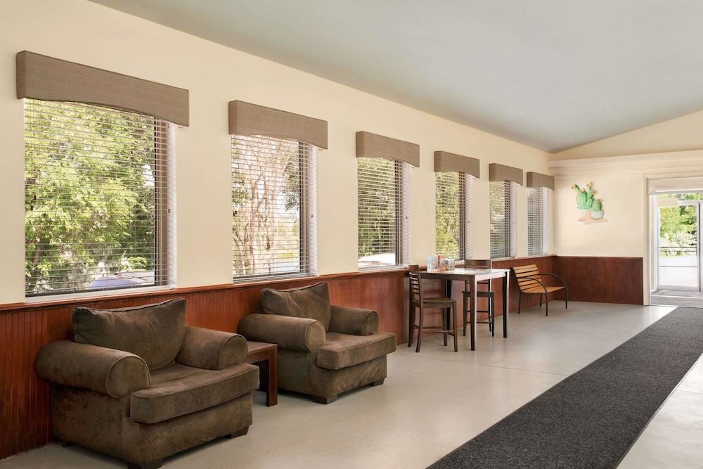 Travelodge By Wyndham Guernsey 15/29