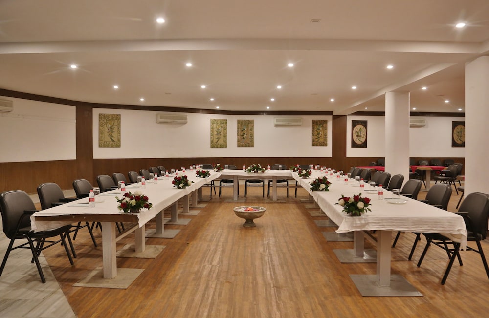 JAISAMAND ISLAND RESORT 47/67