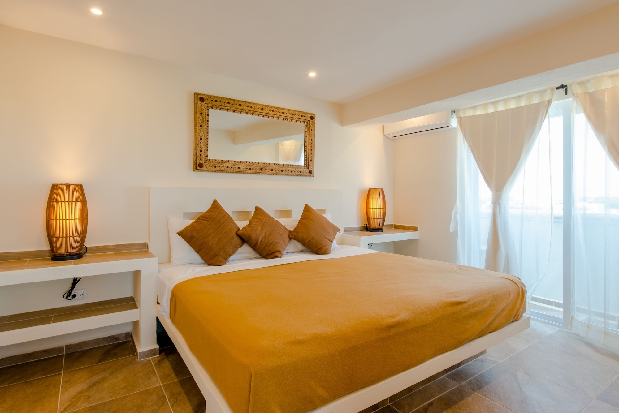 EXCLUSIVE, PENTHOUSE, KING BED