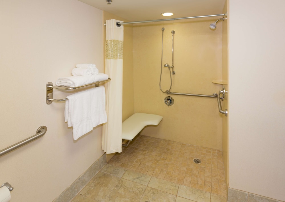 Hampton Inn And Suites Hartford/Farmington 26/76