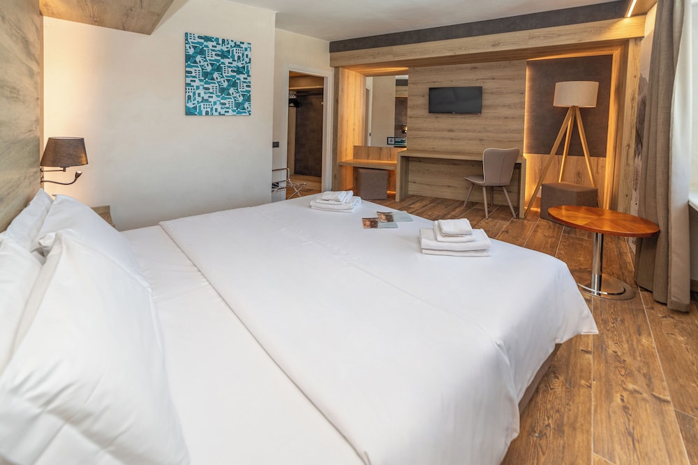 غرفة ثلاثية، Hotel La Torre 5/10