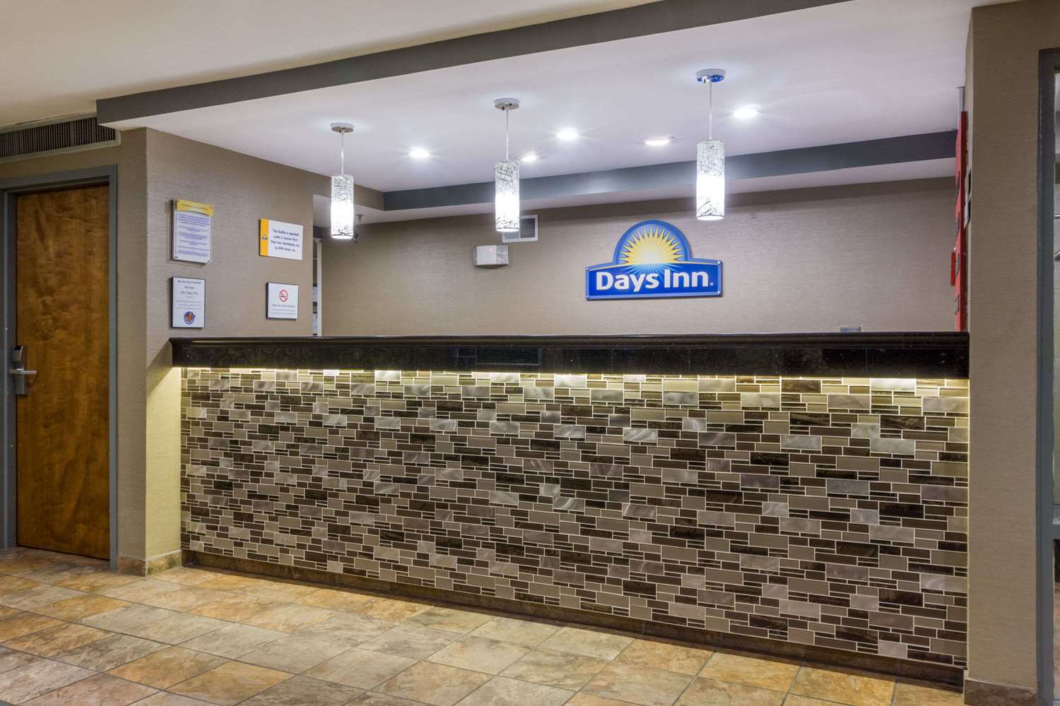 Days Inn by Wyndham Florence Cincinnati Area 6/17