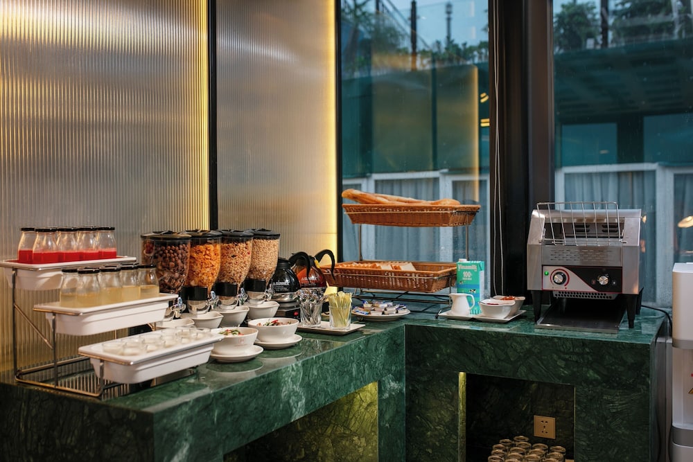 Le Premier Hotel & Rooftop Bar 23/50
