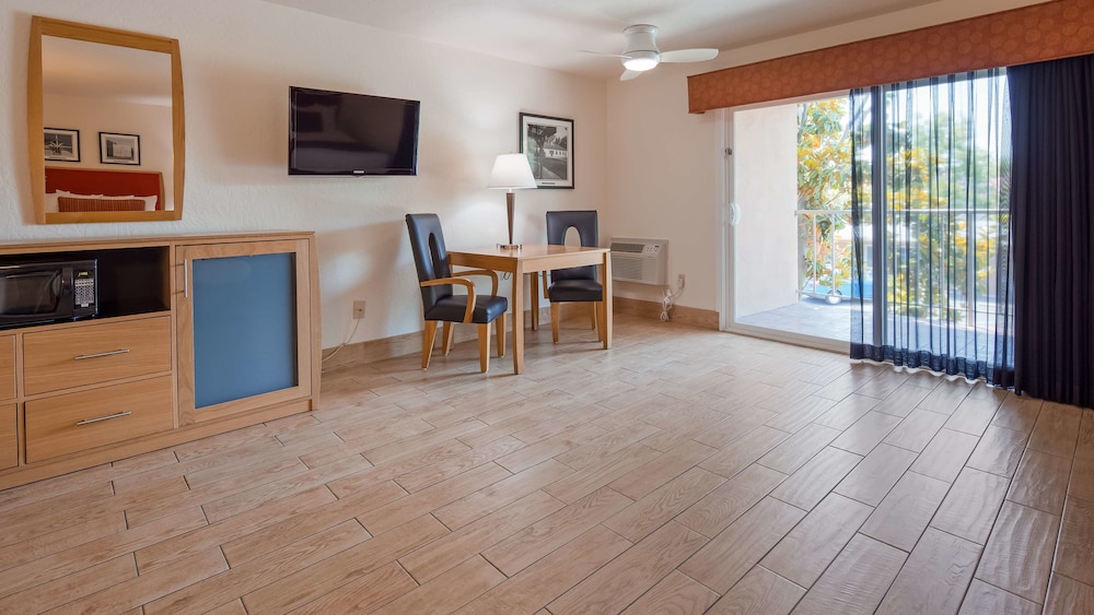 Best Western Pine Tree Motel 28/35