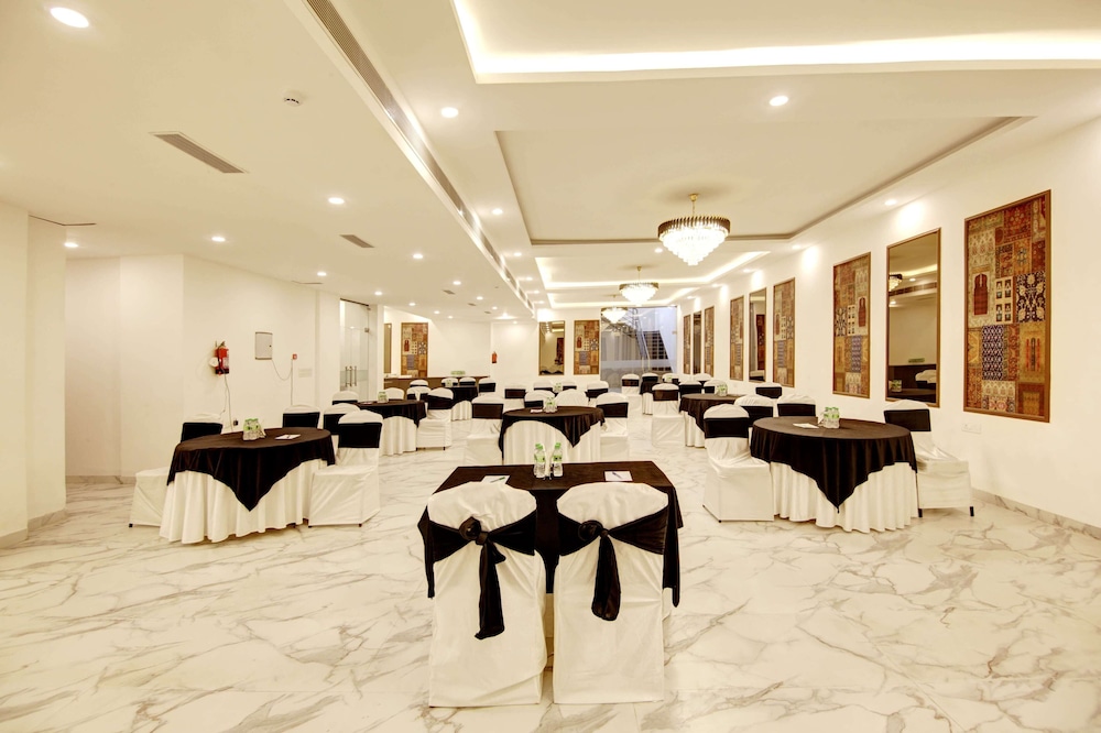 Saltstayz Hotel Huda City Center 28/49