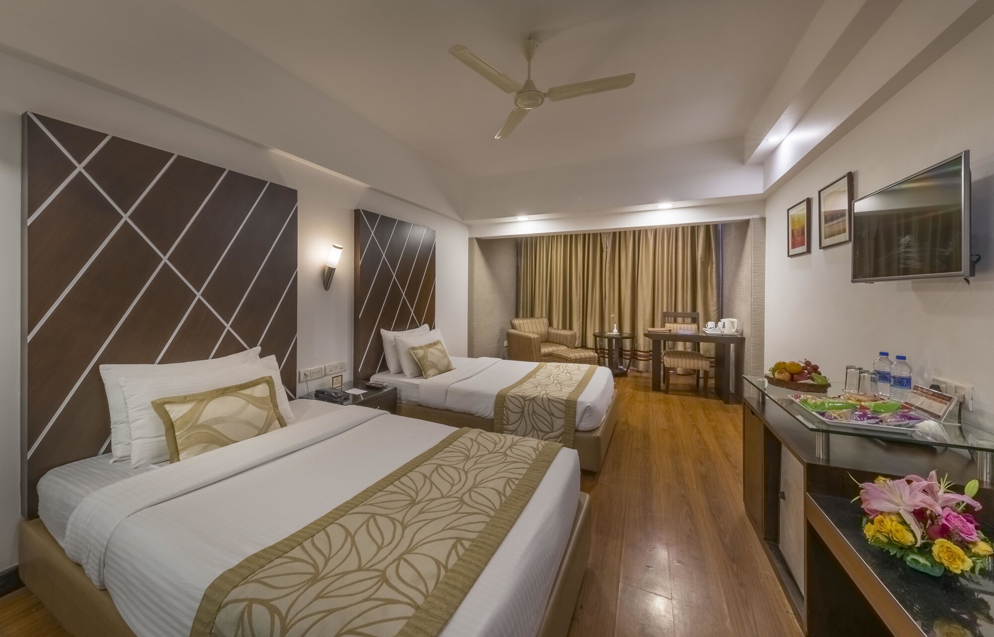 EXECUTIVE, TWIN BEDS