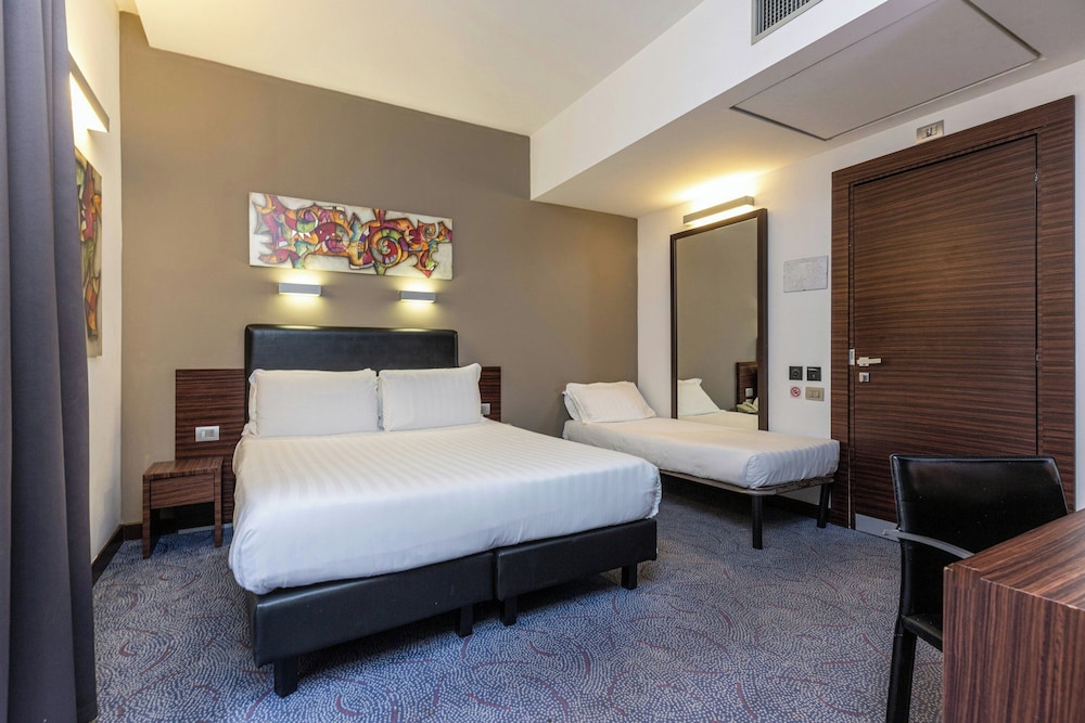 غرفة ثلاثية، Hotel Trevi Collection 3/7