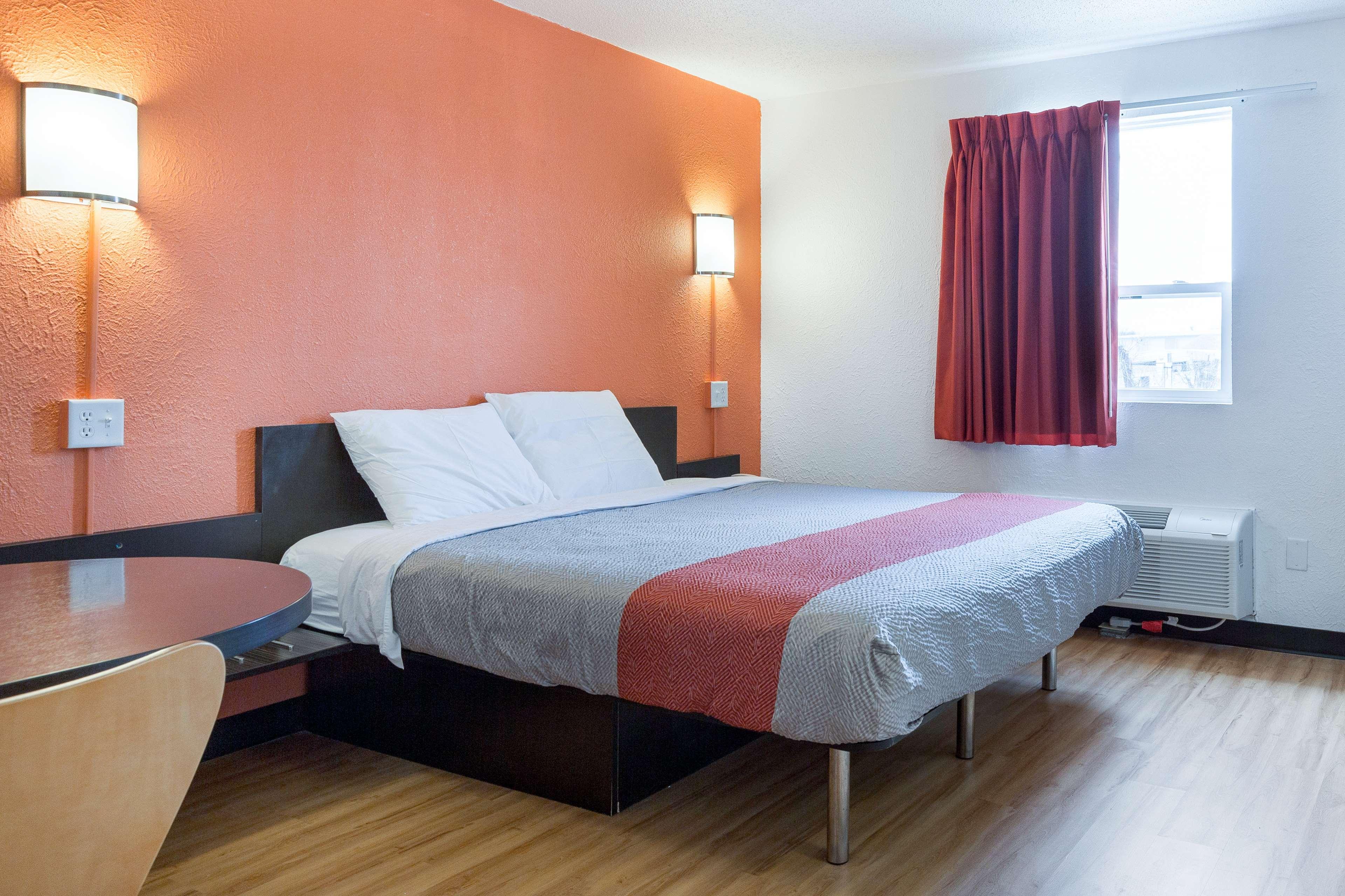 Americas Best Value Inn Lincoln, IL 6/28