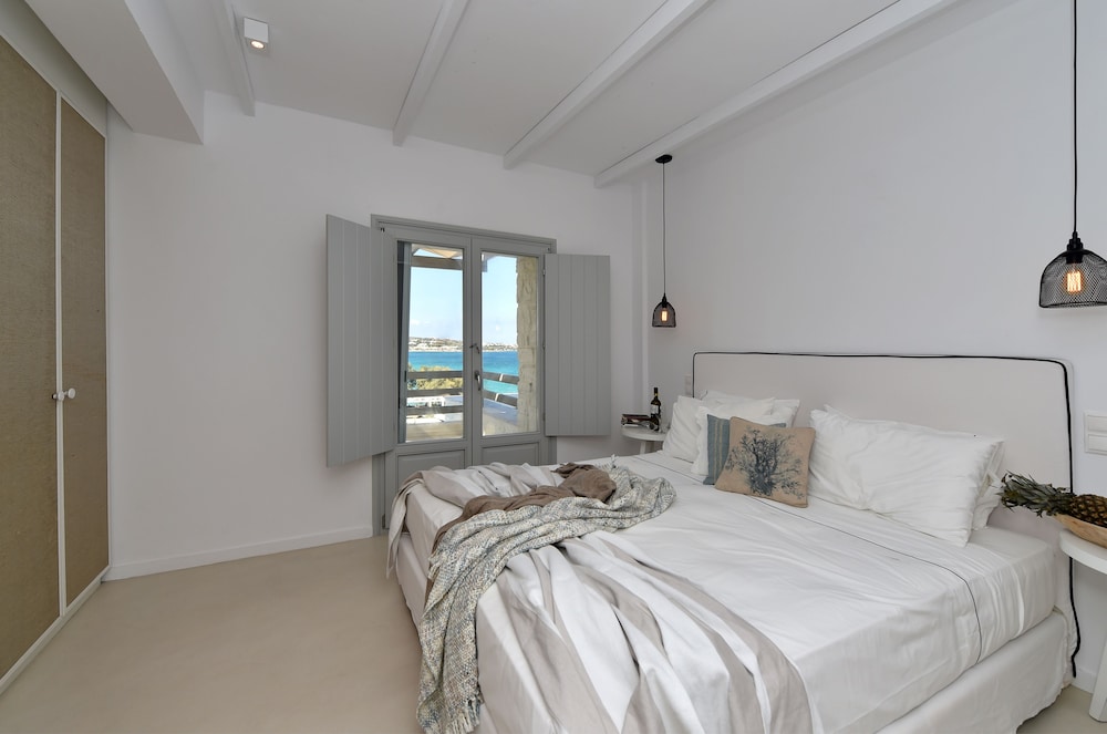 AMBASSADOR LUXURY VILLAS 3/50