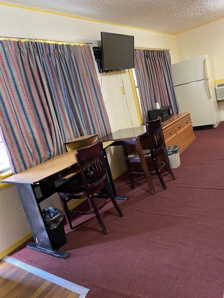 Madill Inn 18/32