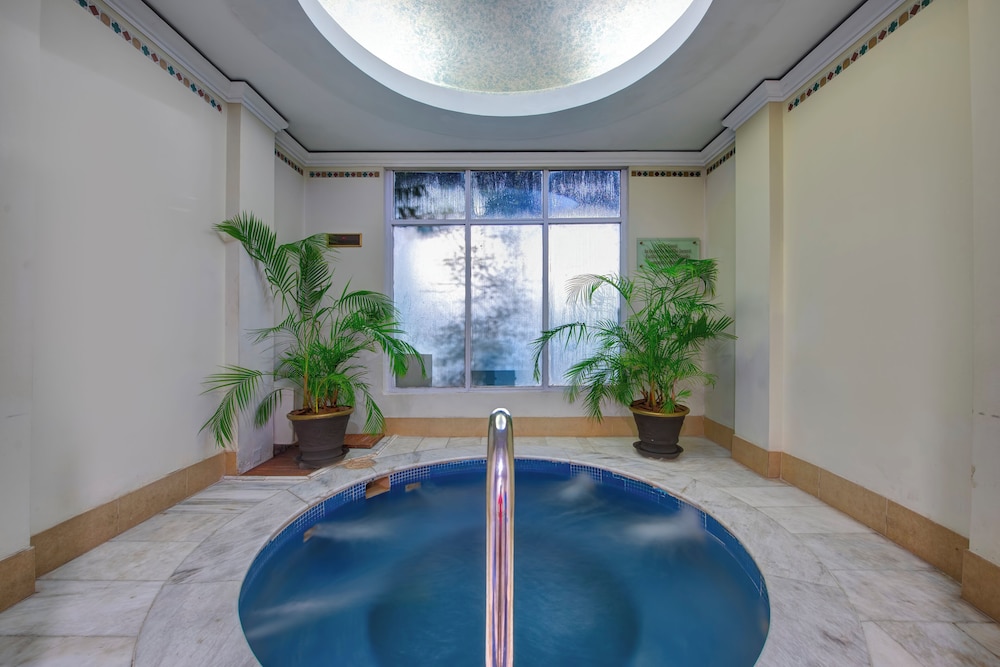 swimming pool spa