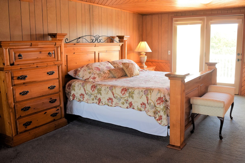 Wah, Suite, King Bed, Sofa