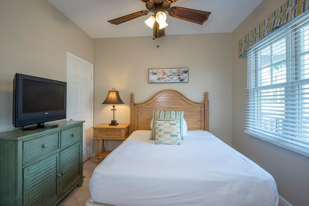 3 Bedrooms, Premium, Home, King Bed, 3 Queen Beds, Sofa, with Pool، Hawks Cay Resort 2/3