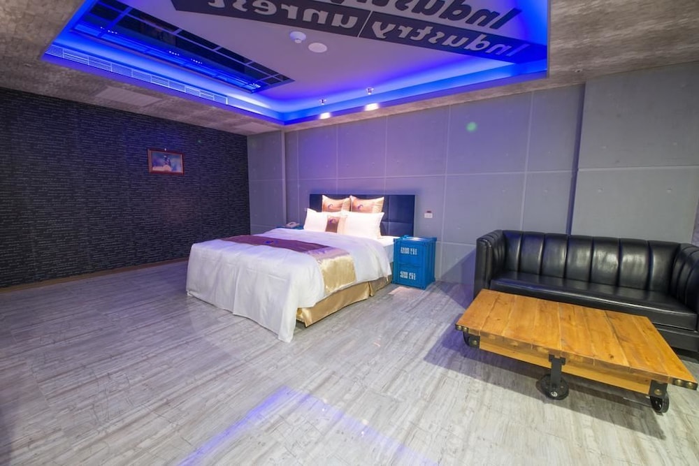 Ting-Shuai Motel 42/68