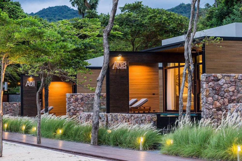The Cabin Beach Resort 62/63