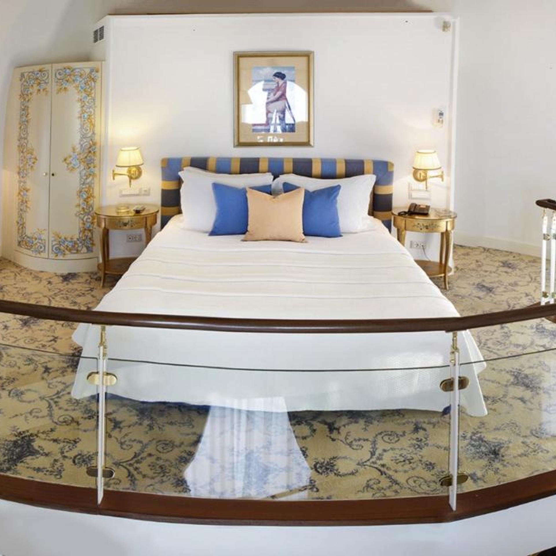 HONEYMOON, SUITE