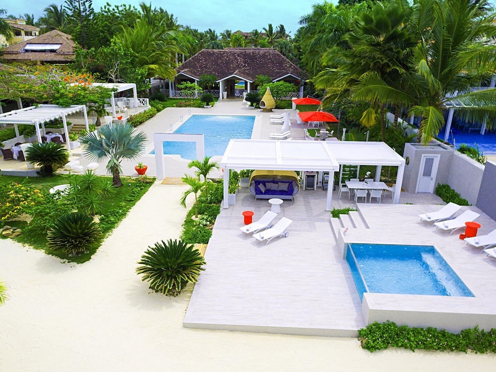 Tracadero Beach Resort 68/77
