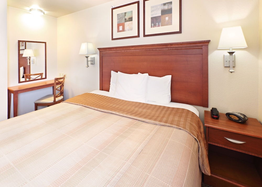 Candlewood Suites Fayetteville – University of Arkansas 12/63