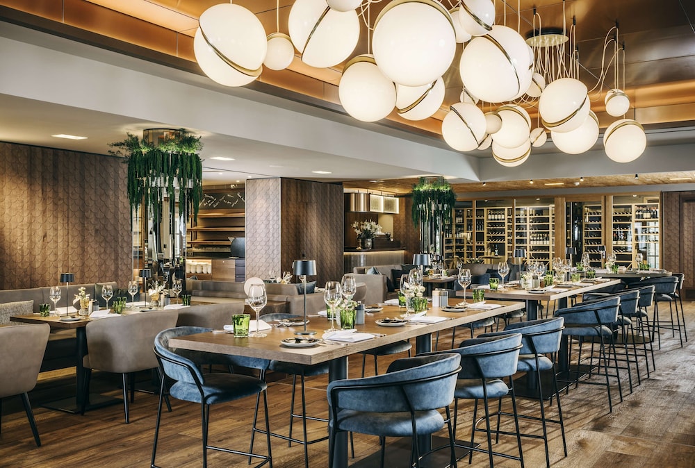 restaurant cafeteria
