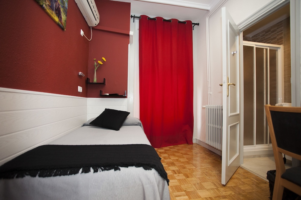Hostal Aresol 7/33