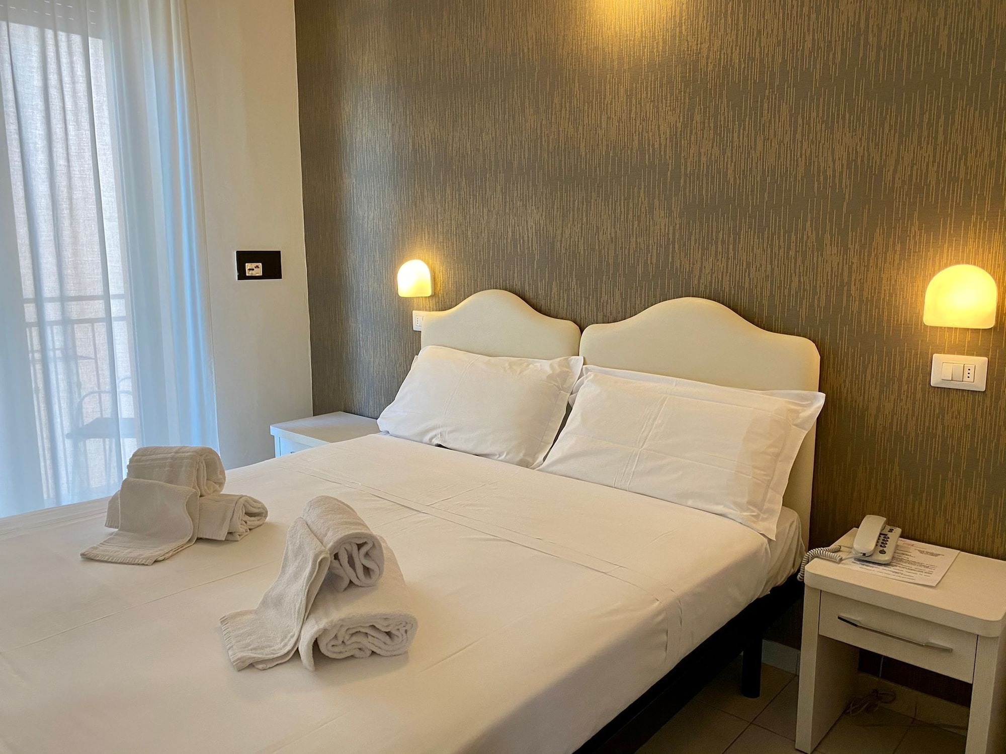 STANDARD, DOUBLE BED