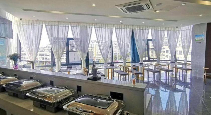 GYA Jurong Yinglun International Hotel 38/49