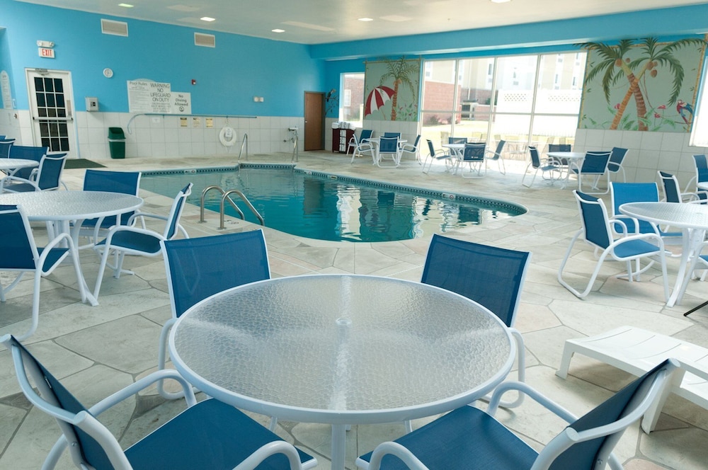Holiday Inn Express & Suites Bloomington - Normal, an IHG Hotel 55/69