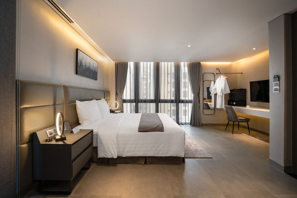 Legend Boutique Hotel 24/69
