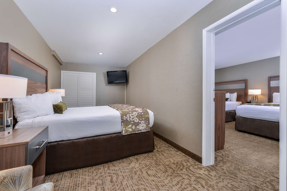 Best Western Plus Anaheim Inn 19/59