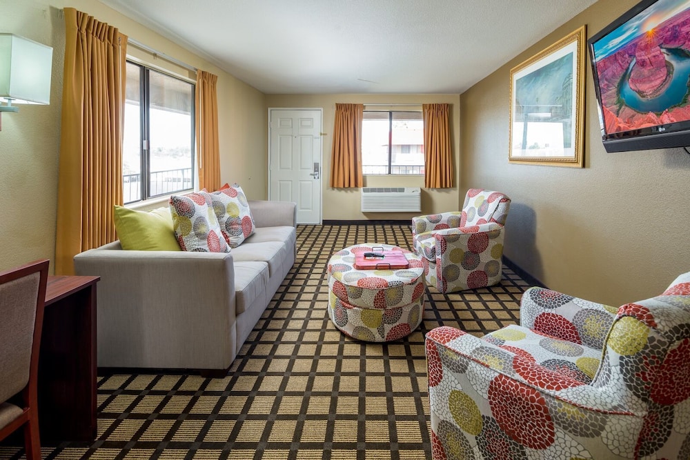 Travelers Inn 18/48