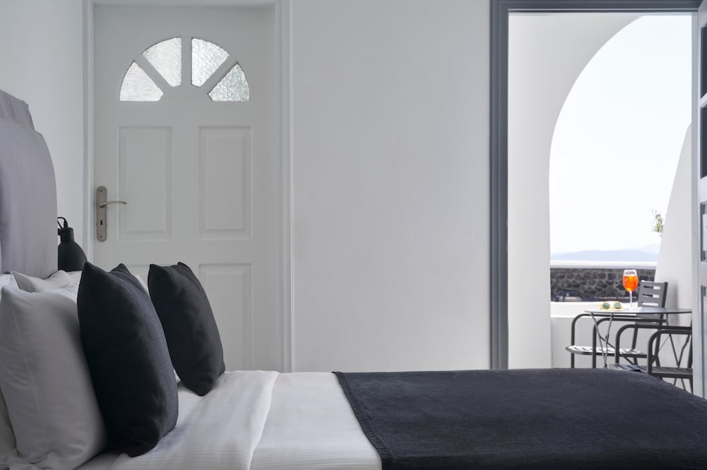 Mr And Mrs White Santorini 36/84