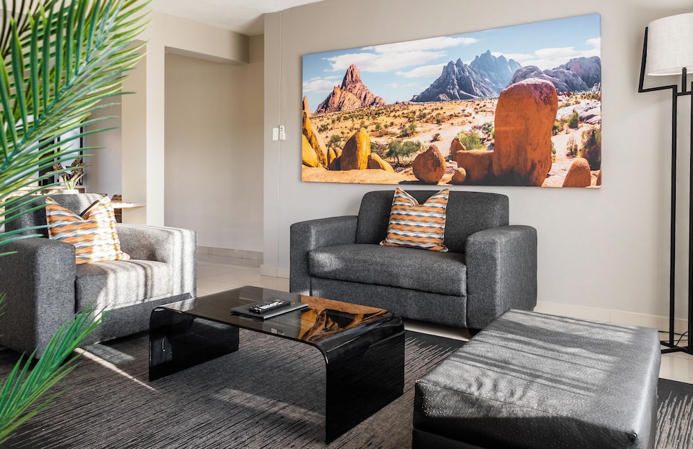 Hillside Executive Accommodation 38/59
