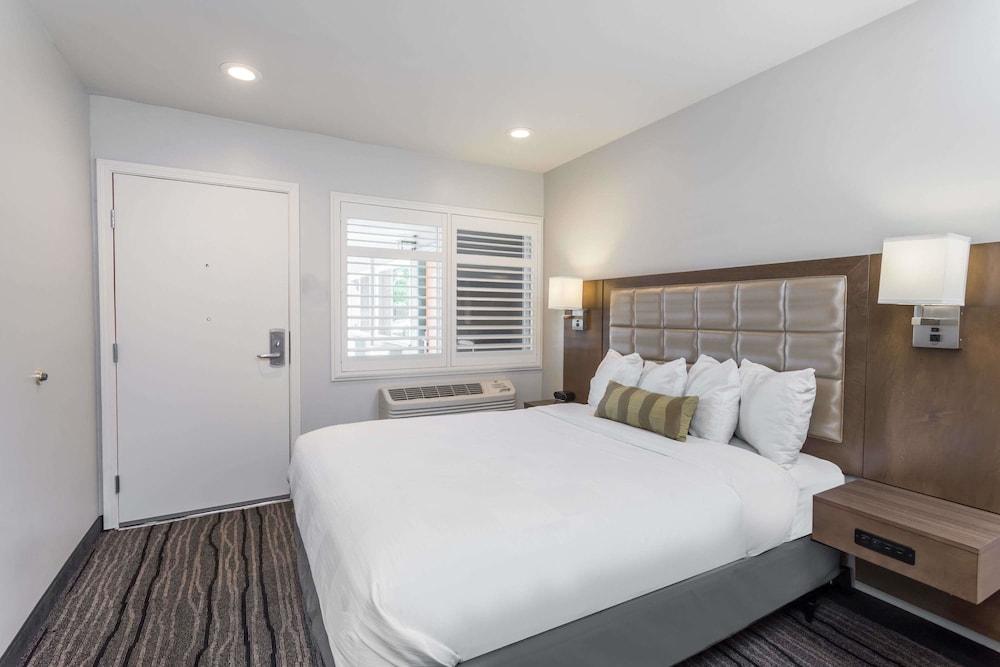 Sather Berkeley, SureStay Collection by Best Western 10/17