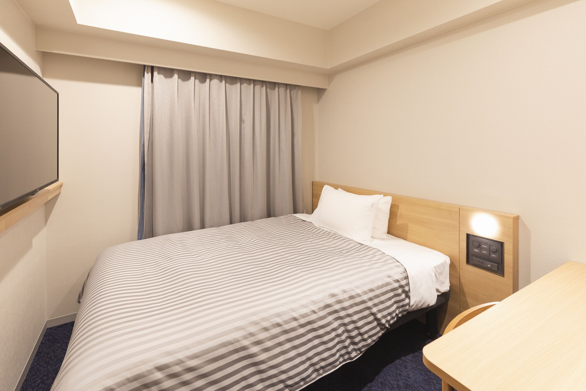 ROOM, DOUBLE BED