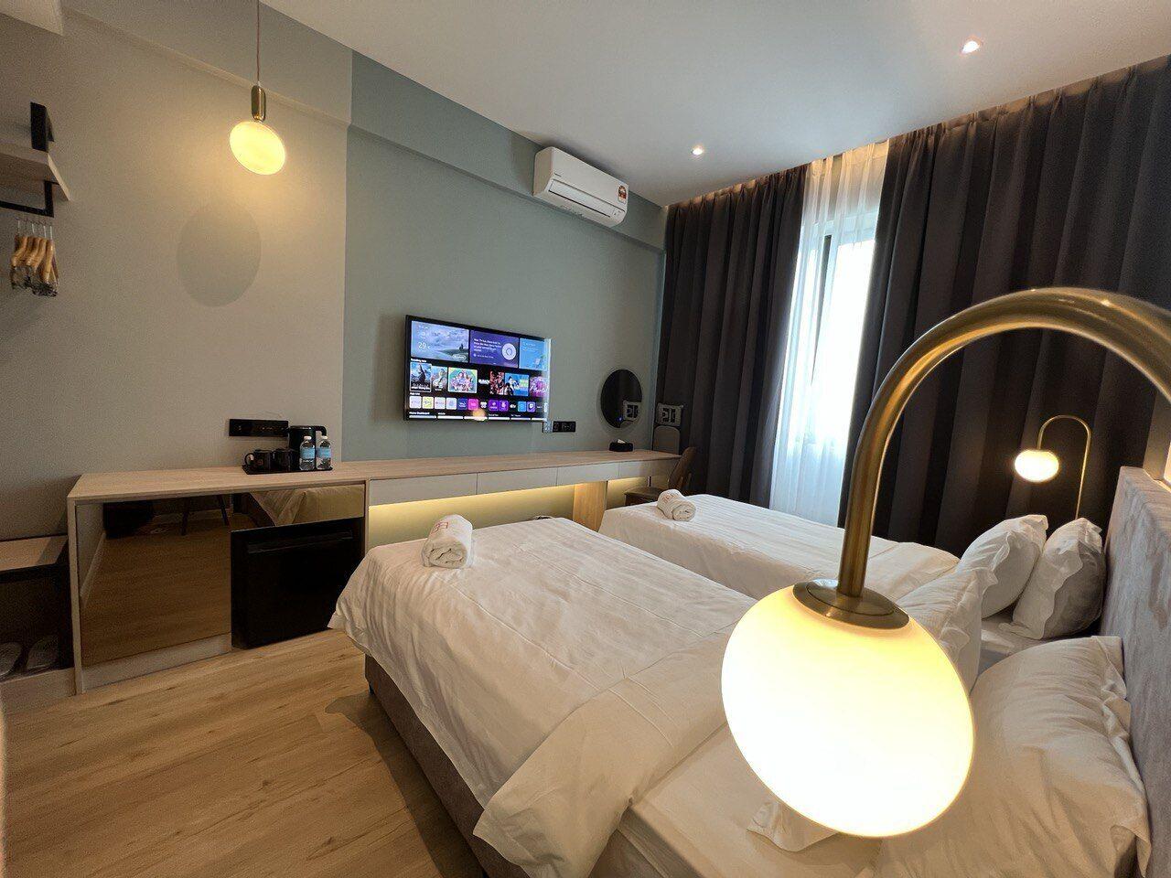 Standard, Twin Beds