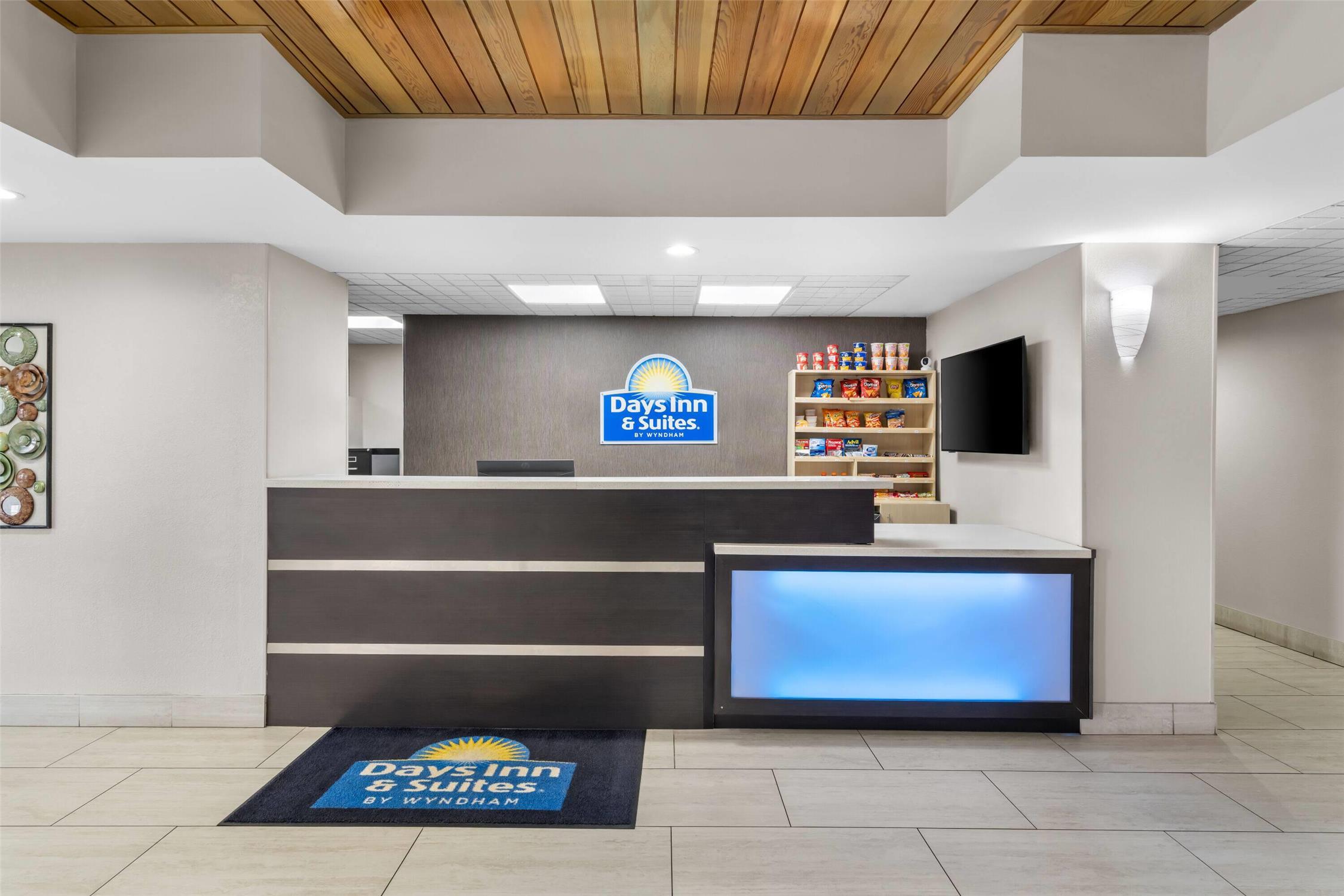 Days Inn Suites By Wyndham Ridgeland 8/32