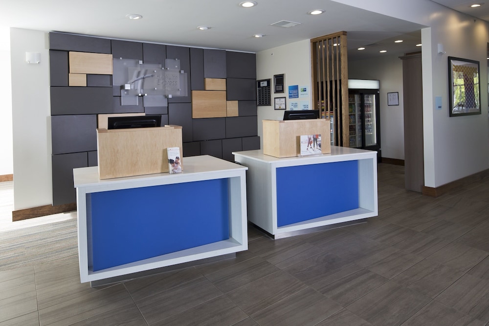 Holiday Inn Express Hotel Suites Bay City 4/49