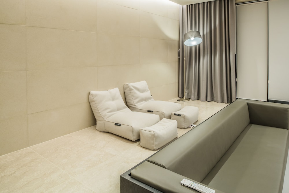 DELUXE, SUITE
