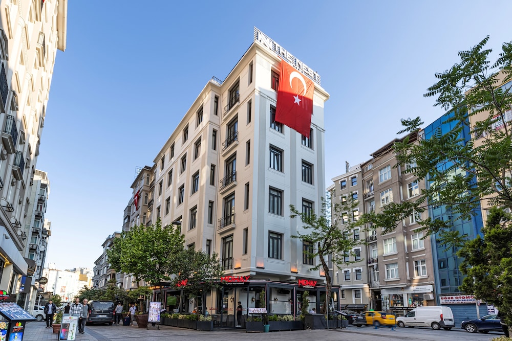 The Nest Hotel 64/70