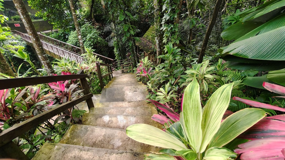 UBUD HEAVEN SAYAN 69/73