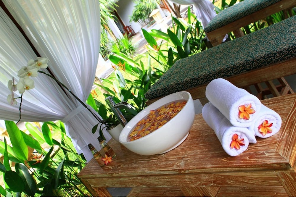 DEWI SRI HOTEL 51/70