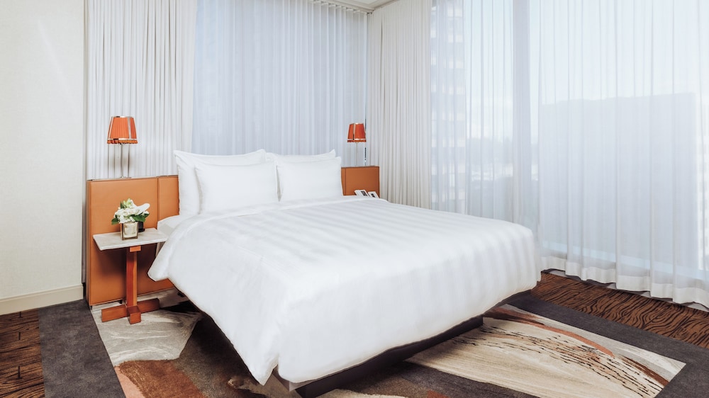 Premier, Suite, King Bed, Bay View