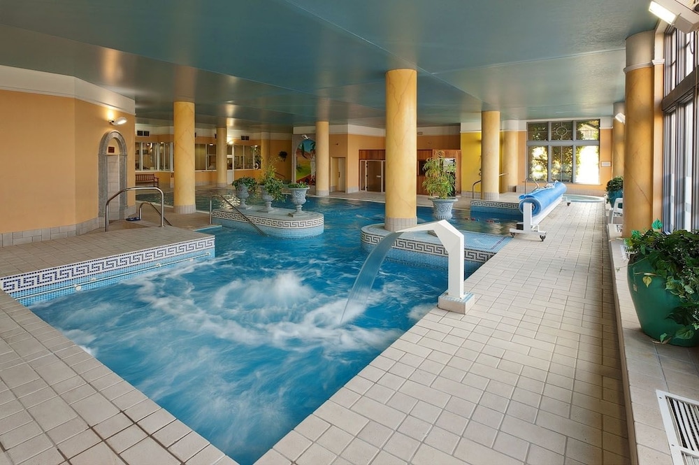 Ashdown Park Hotel 26/34